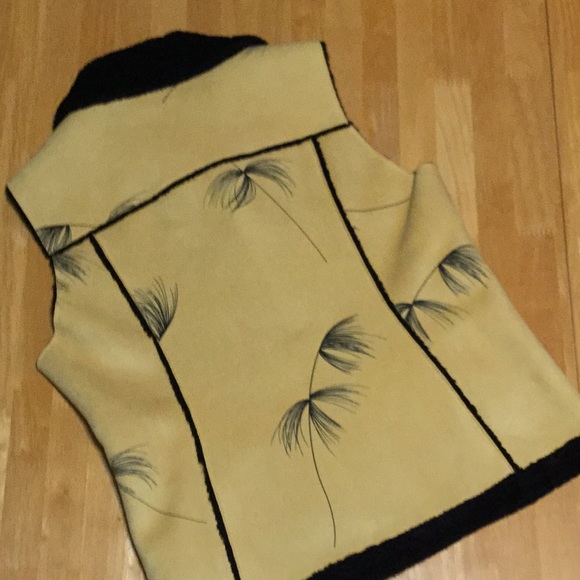 Stunning faux suede and sherpa vest - Picture 2 of 9